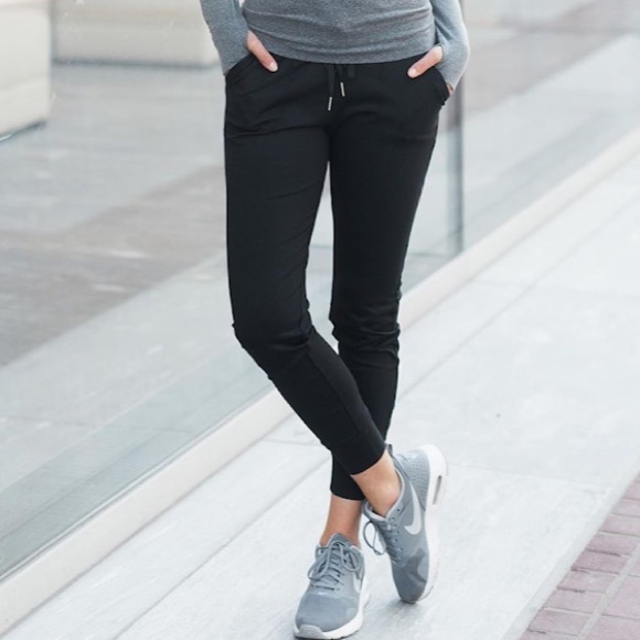 Zyia Black Unwind Jogger 